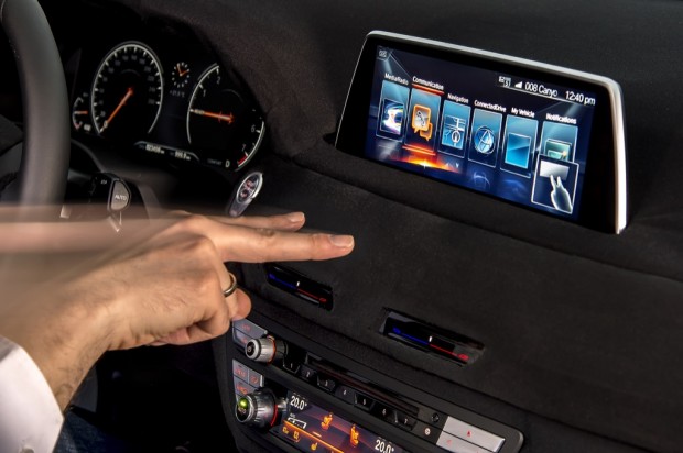 Gestensteuerung im 7er BMW (Bild: BMW)