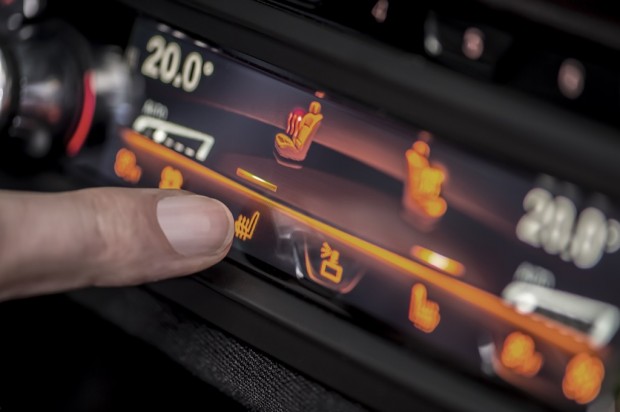 Touchscreen im 7er BMW (Bild: BMW)
