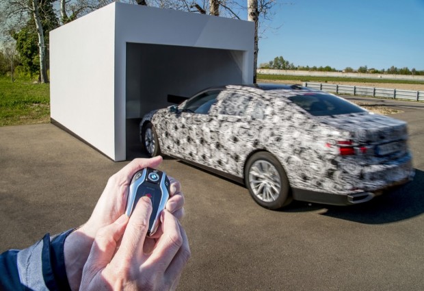 Parkfunktion des neuen 7er BMWs (Bild: BMW)