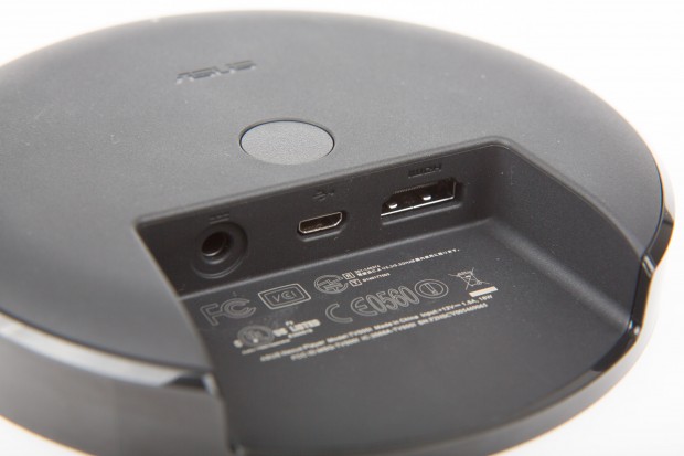 Nexus Player mit Pairing-Knopf, Stromanschluss, Micro-USB-Stecker und HDMI-Anschluss (Bild: Martin Wolf/Golem.de)