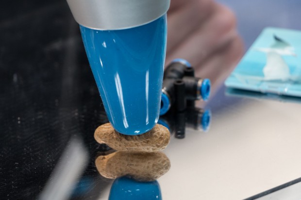 Er kann Objekte von  verschiedener Form... (Foto: Werner Pluta/Golem.de)