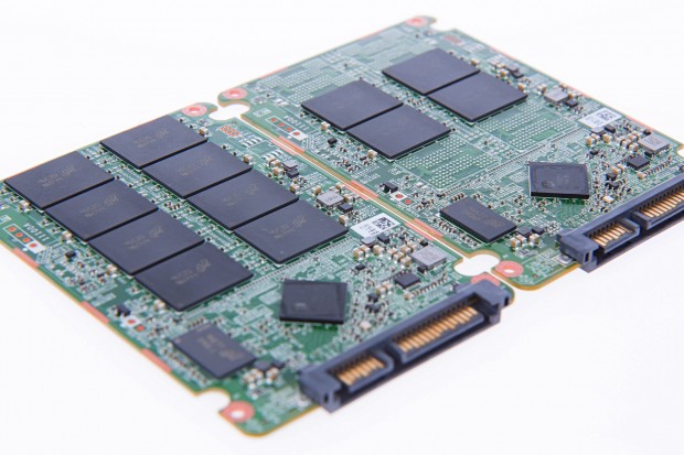 Crucial BX100 mit 250 und 500 GByte (Bild: Martin Wolf/Golem.de)