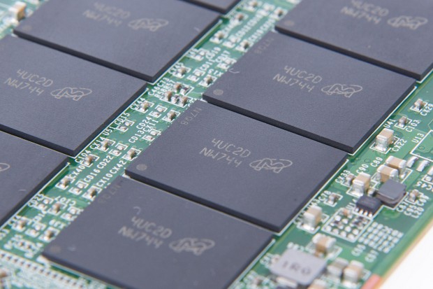 Der Flash-Speicher der Crucial BX100 (Bild: Martin Wolf/Golem.de)