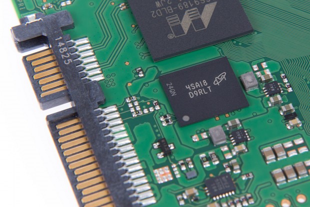 Der DRAM-Cache der Crucial MX200 (Bild: Martin Wolf/Golem.de)