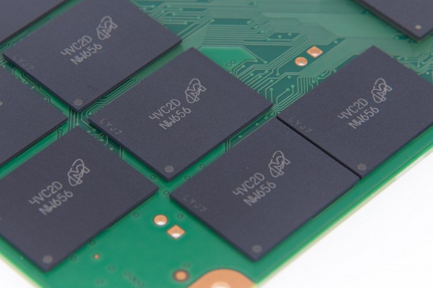 Der Flash-Speicher der Crucial MX200 (Bild: Martin Wolf/Golem.de)