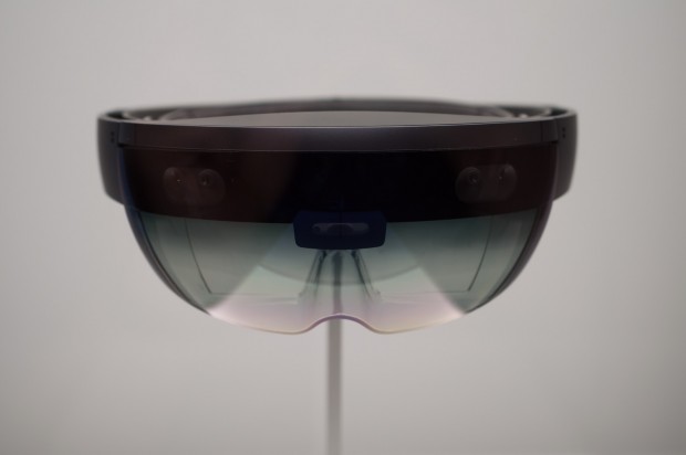 Hier ist gut zu sehen, dass die Hololens offenbar ein weites Blockfeld hat. (Foto: Andreas Sebayang/Golem.de)