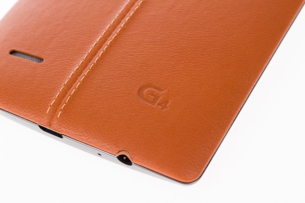 Das Leder-Cover ist gut verarbeitet und wirkt sehr edel. (Bild: Tobias K&ouml;ltzsch/Golem.de)