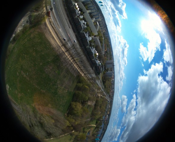 In der vollen Aufl&ouml;sung ist die Fischaugenoptik erkennbar. (Bild: Martin Wolf/Golem.de)