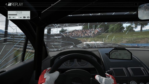 Die Windschutzscheibe ist im Eimer.