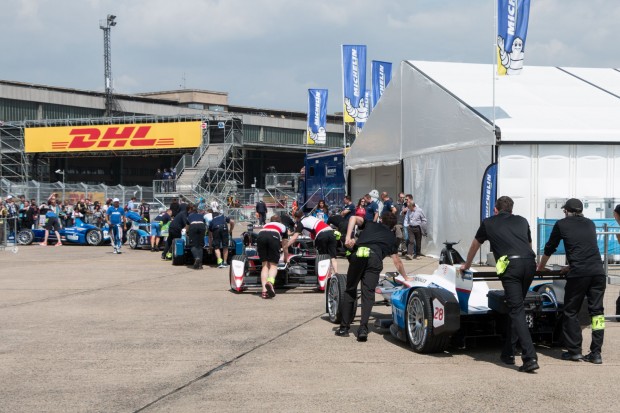 F&uuml;rs Rennen werden sie zur&uuml;ck in die Box geschoben. (Foto: Werner Pluta/Golem.de)