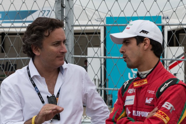 Lucas di Grassi im Gespr&auml;ch mit Alejandro Agag, dem Gr&uuml;nder der Formel E. (Foto: Werner Pluta/Golem.de)
