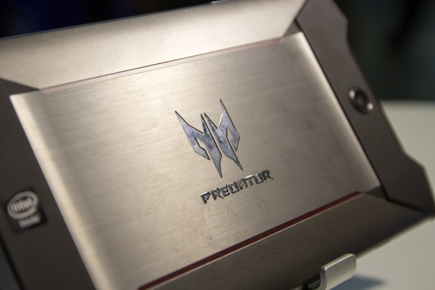 Die Rückseite des Predator 8 (Bild: Tobias Költzsch)