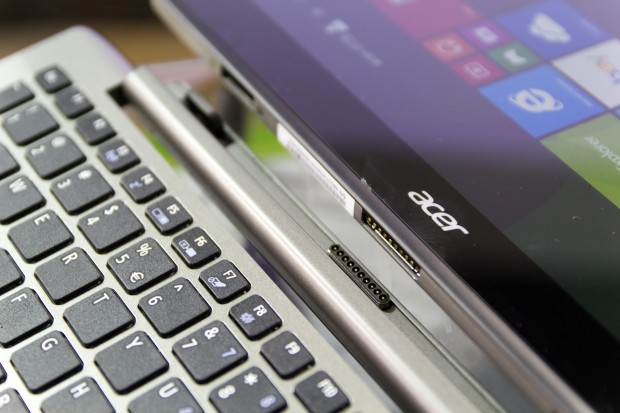 Die Magneten packen kr&auml;ftig zu, dadurch gelingt das Zusammenstecken zuverl&auml;ssig. Die Verbindung ist zudem ziemlich stabil. (Bild: Tobias K&ouml;ltzsch/Golem.de)