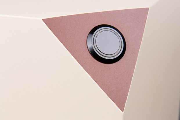 An der abgeschnittenen Ecke befindet sich der Power-Button. (Bild: Martin Wolf/Golem.de)