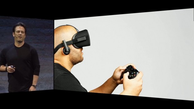 Phil Spencer kündigt an, dass die Oculus Rift Consumer-Version mit einem Xbox-Controller ausgeliefert wird (Screenshot: Golem.de)