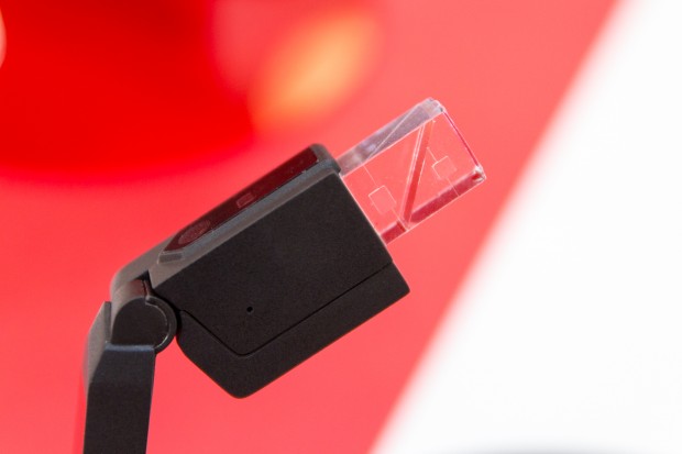 Die Inhalte werden über ein Prismendisplay sichtbar gemacht. (Bild: Tobias Költzsch/Golem.de)