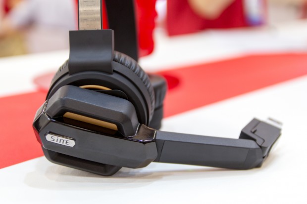 Die SiME Smart Headphones von der Seite betrachtet (Bild: Tobias Költzsch/Golem.de)