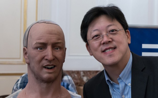 Hanson Robotics baue Roboter mit den menschenähnlichsten Gesichtern, sagt Hanson-Chef Jong Lee. (Foto: Werner Pluta/Golem.de)