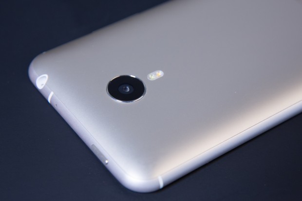 Die Kamera des MX4 hat 20,7 Megapixel. (Bild: Martin Wolf/Golem.de)