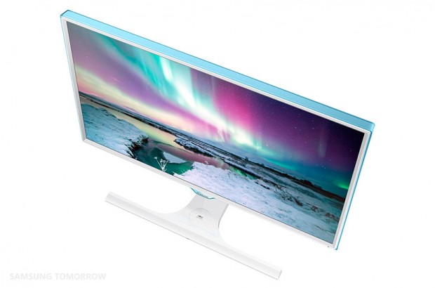 SE370 mit Qi-Ladestation (Bild: Samsung)