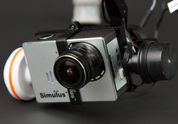 Die Kamera nimmt Video mit 1080p und 30 Bildern pro Sekunde auf, Fotos haben bis zu 12 Megapixel Aufl&ouml;sung. Leider kann die Fotofunktion nicht ferngesteuert ausgel&ouml;st werden.(Bild: Martin Wolf/Golem.de)