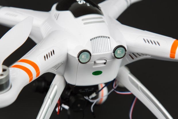 Die Front-LEDs zeigen den Status des Quadcopters an.(Bild: Martin Wolf/Golem.de)