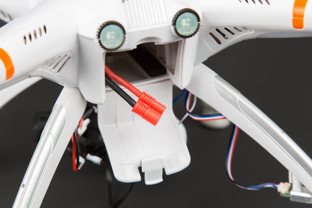 Das Akkufach &ouml;ffnet sich bei harten Landungen mitunter von allein.(Bild: Martin Wolf/Golem.de)