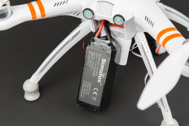 Der Akku erm&ouml;glicht bis zu 25 Minuten Flugzeit.(Bild: Martin Wolf/Golem.de)
