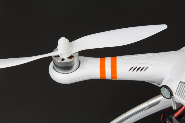 Um das Anbringen der Rotoren zu erleichtern, sind die Ausleger markiert.(Bild: Martin Wolf/Golem.de)