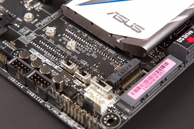 Der M.2-Slot in Asus&#039; Z1770-Deluxe ist per PCIe-3.0-4x angebunden. (Foto: Martin Wolf/Golem.de)
