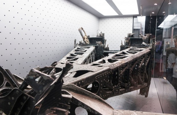 Das gr&ouml;&szlig;te erhaltene Wrackteil - es stammt von einem der Leitwerke. (Foto: Werner Pluta/Golem.de)