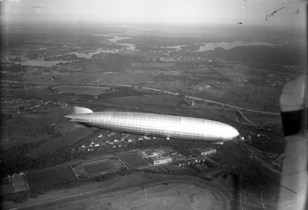 LZ 127 Graf Zeppelin, hier &uuml;ber Berlin, machte die Luftschiffe weltweit bekannt. (Foto: Bundesarchiv, Bild 102-00960A / CC-BY-SA)
