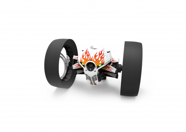 Der Jumping Race ist hingegen auf Geschwindigkeit optimiert, deutlich erkennbar an den breiten Reifen. (Foto: Parrot)