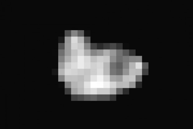 Das Bild zeigt Hydra aus einer Entfernung von 640.000 km. Darauf ist zu erkennen, dass dieser Pluto-Mond unregelm&auml;&szlig;ig geformt ist. (Bild: Nasa/JHUAPL/SWRI)