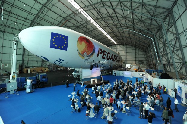 Auch Wissenschaftler sch&auml;tzen die Vorz&uuml;ge des Zeppelins - hier 2012 im Projekt Pegasos. (Foto: Felix K&auml;stle/FZ J&uuml;lich)