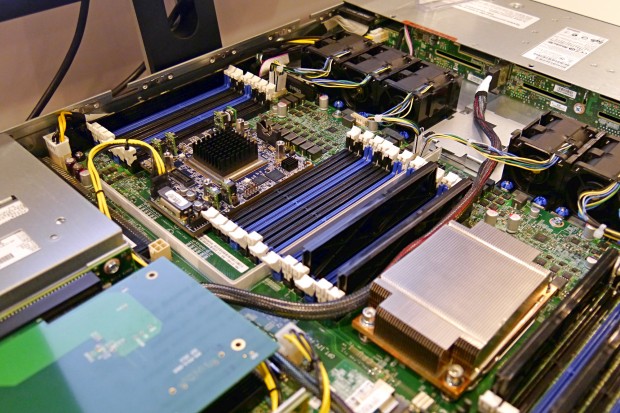Xeon E5 und Stratix-FPGA (Bild: Intel)