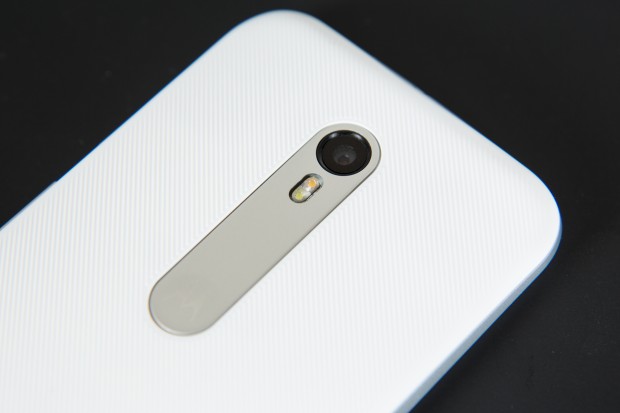 Die Kamera auf der Rückseite hat jetzt 13 Megapixel. (Bild: Martin Wolf/Golem.de)