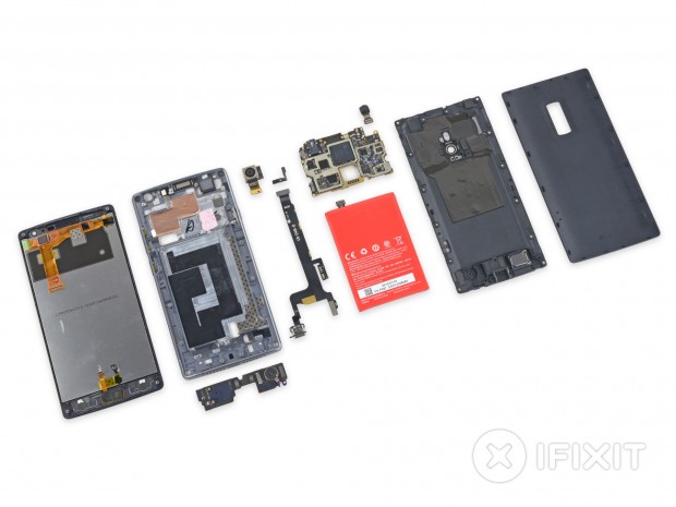 Das auseinandergenommene Oneplus Two (Bild: iFixit)