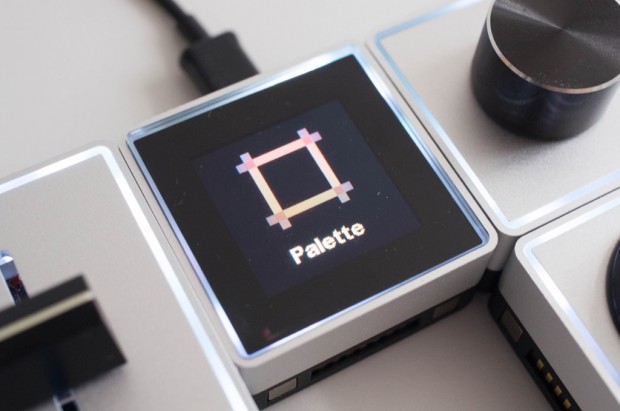 Der helle und gut ablesbare OLED-Bildschirm des Core-Moduls (Bild: Andreas Donath)