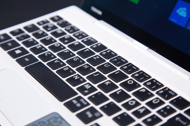 Die kleine Tastatur ist gewöhnungsbedürftig. (Bild: Martin Wolf/Golem.de)