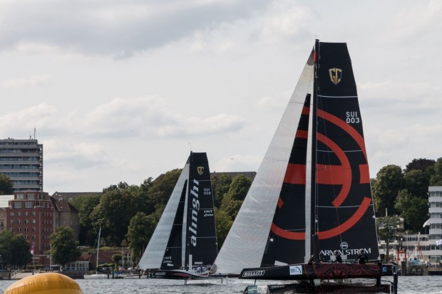 Ainghi gegen Armin Strom: Beim Foilen werden die Boote über 70 km/h schnell. In Kiel schafften sie nur knapp 50 km/h. (Foto: Werner Pluta/Golem.de)