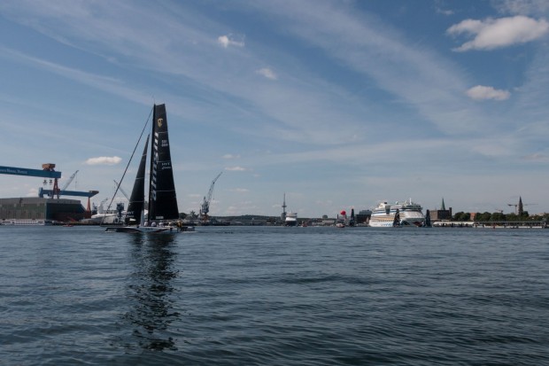 Doch das glatte Wasser zeigt: Es weht kaum Wind... (Foto: Werner Pluta/Golem.de)