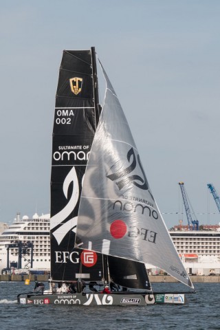 Alinghi gewann zwar das Wochenende in Kiel. Aber Team Oman führt nach drei von fünf Regatten die Serie an. (Foto: Werner Pluta/Golem.de)