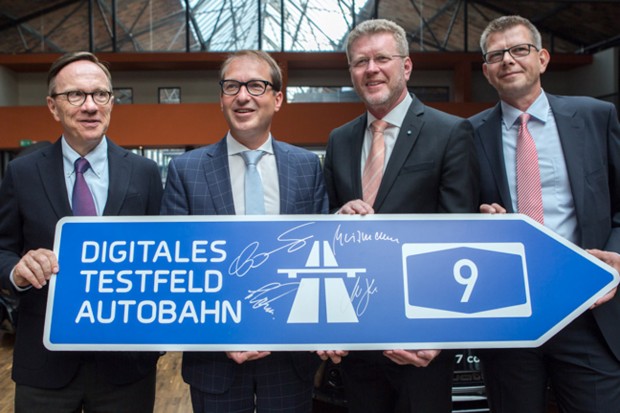 Das "Digitale Testfeld Autobahn" auf der A9 soll der Erprobung von Car-to-Car- und Car-to-X-Technik dienen. (Foto: BMVI)