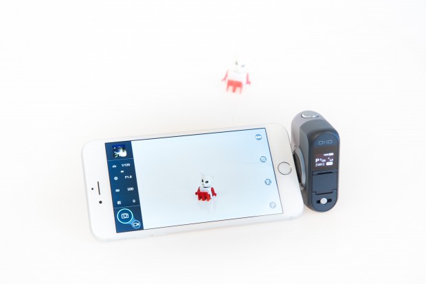 Die Ansteckkamera Dxo One mit angeschlossenem iPhone 6 Plus (Bild: Martin Wolf/Golem.de)