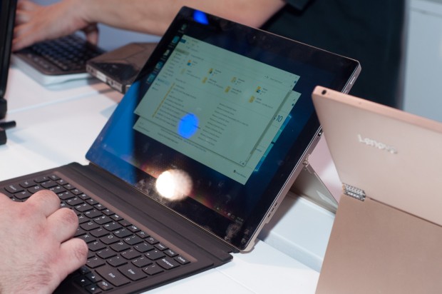 Hardwareseitig liegt das Ideapad Miix 700 dank des Core M genau zwischen dem Surface 3 und dem Surface 3 Pro. (Foto: Andreas Sebayang/Golem.de)