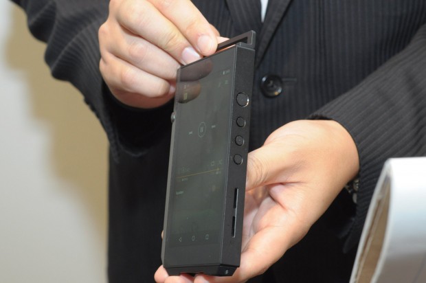 Zwei Micro-SD-Sch&auml;chte lassen eine Speichererweiterung zu. (Foto: Andreas Sebayang/Golem.de)