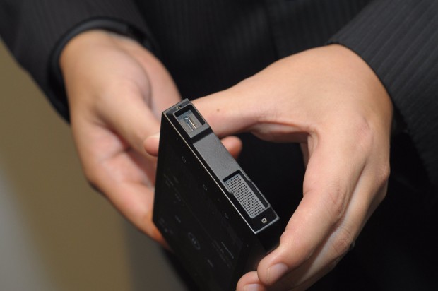 Die Ladebuchse ist besonders gesch&uuml;tzt. (Foto: Andreas Sebayang/Golem.de)