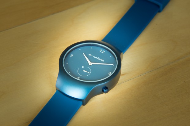 Die Moment Fun ist noch etwas kleiner als das Basic-Modell und kommt in verschiedenen Farben in den Handel. (Bild: Tobias K&ouml;ltzsch/Golem.de)