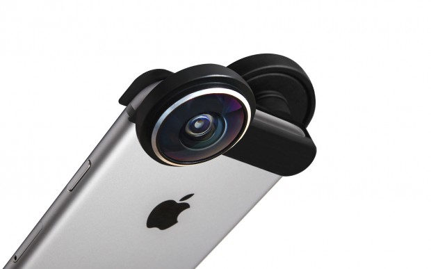 Der Shot-Adapter auf einem iPhone (Bild: Shot)